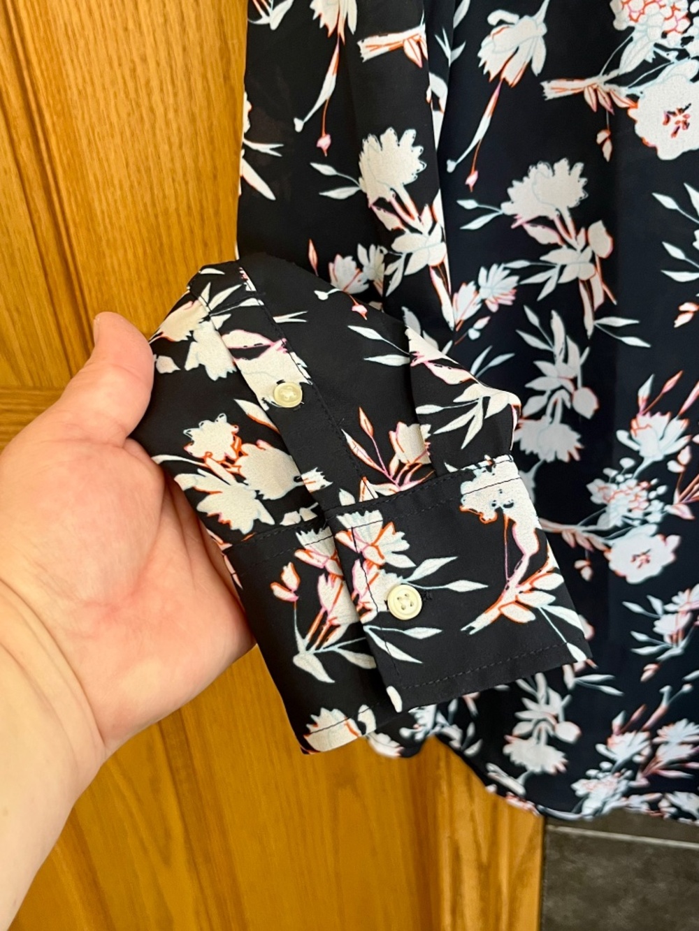 Banana Republic Dillon Classic Fit Floral Button Front Blouse Navy Blue Medium - Picture 2 of 6
